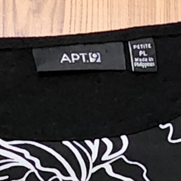 APT. 9 BRAND - LONG SLEEVE - BLACK WITH WHITE FLORAL BLOUSE - SIZE PL - Picture 5 of 5